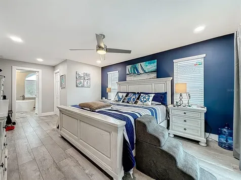 3828 48th Avenue S St Petersburg FL 33711