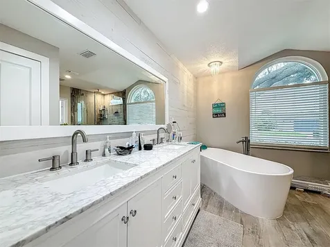3828 48th Avenue S St Petersburg FL 33711