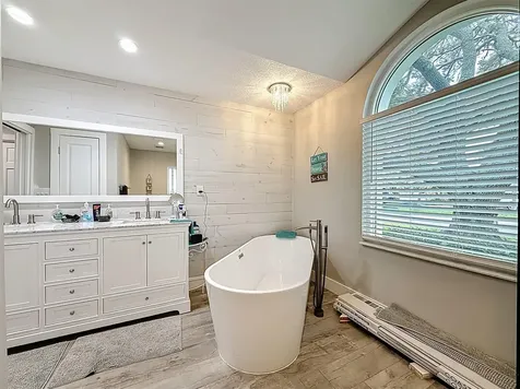 3828 48th Avenue S St Petersburg FL 33711