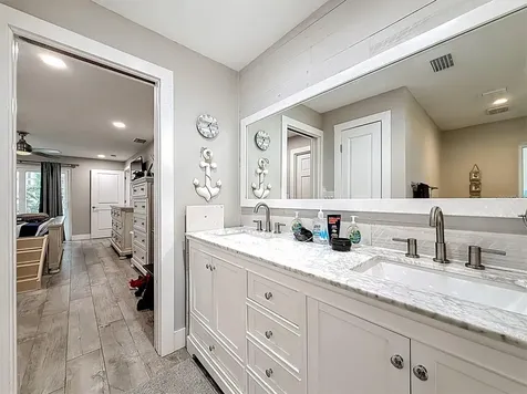 3828 48th Avenue S St Petersburg FL 33711