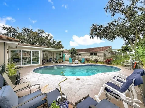 3828 48th Avenue S St Petersburg FL 33711