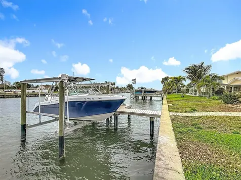 3828 48th Avenue S St Petersburg FL 33711