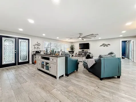 3828 48th Avenue S St Petersburg FL 33711