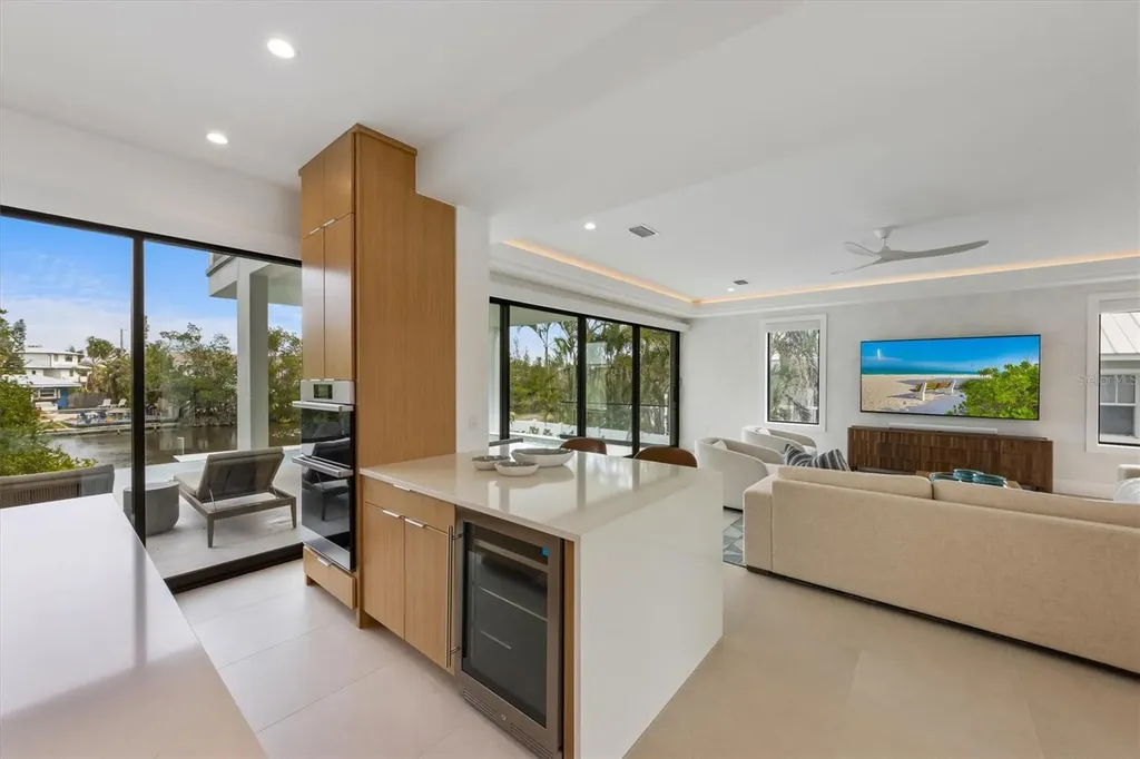 7003 Holmes Boulevard Holmes Beach FL 34217