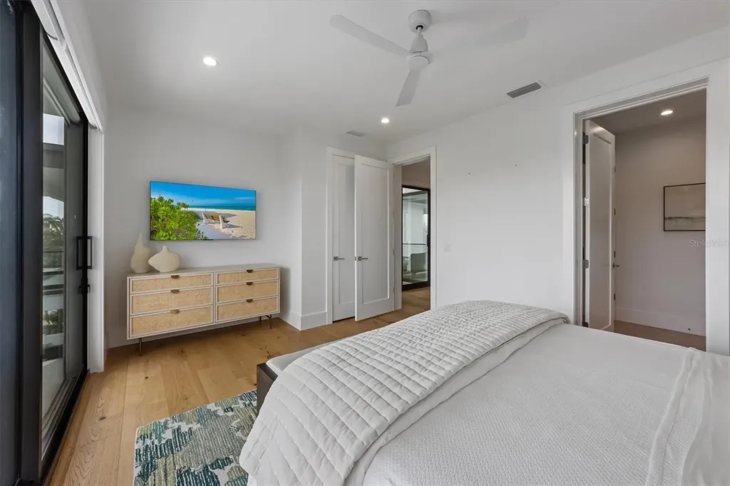 7003 Holmes Boulevard Holmes Beach FL 34217