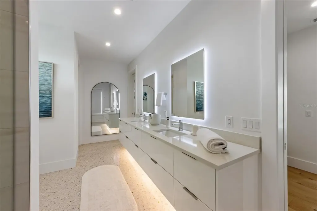 7003 Holmes Boulevard Holmes Beach FL 34217