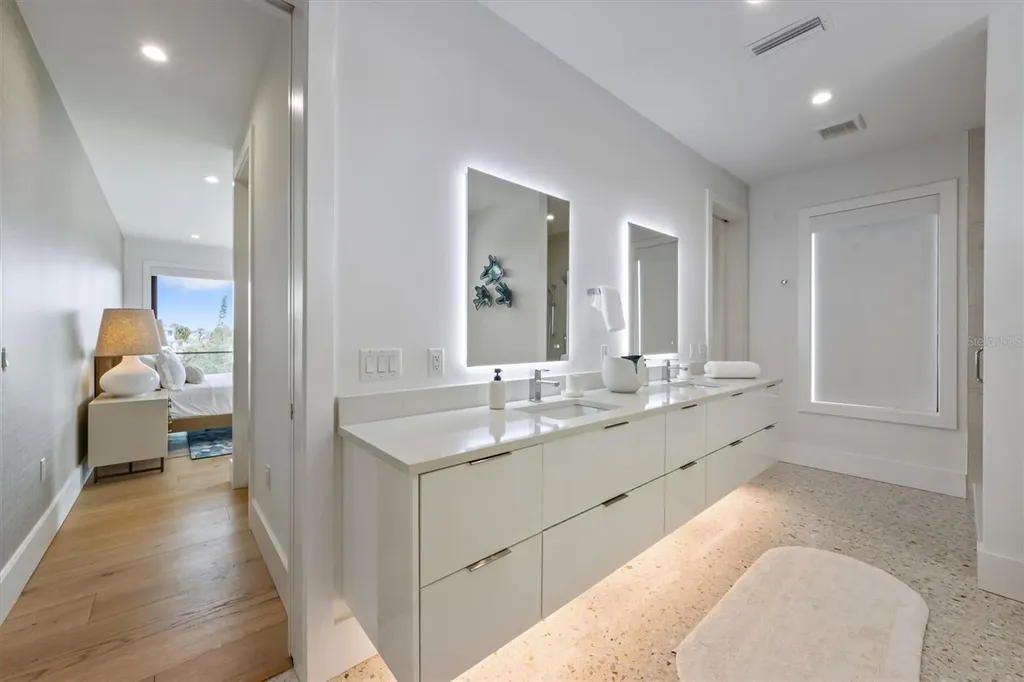 7003 Holmes Boulevard Holmes Beach FL 34217