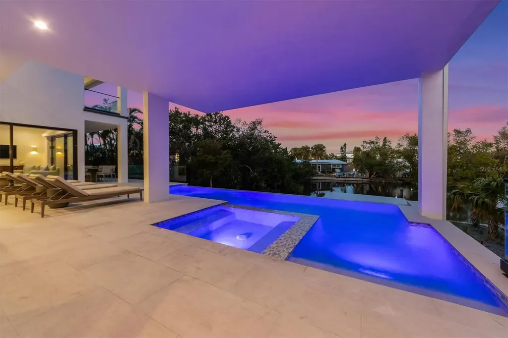 7003 Holmes Boulevard Holmes Beach FL 34217