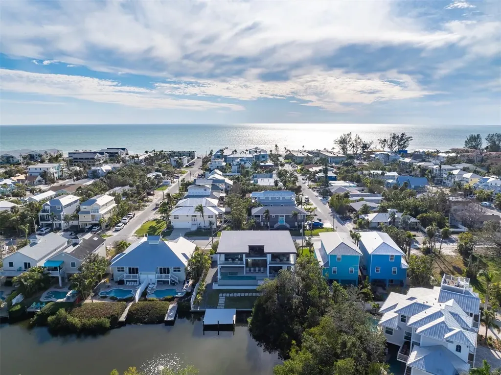 7003 Holmes Boulevard Holmes Beach FL 34217