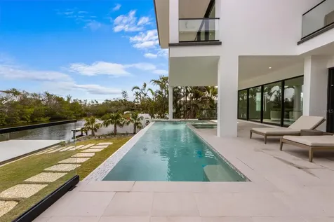 7003 Holmes Boulevard Holmes Beach FL 34217