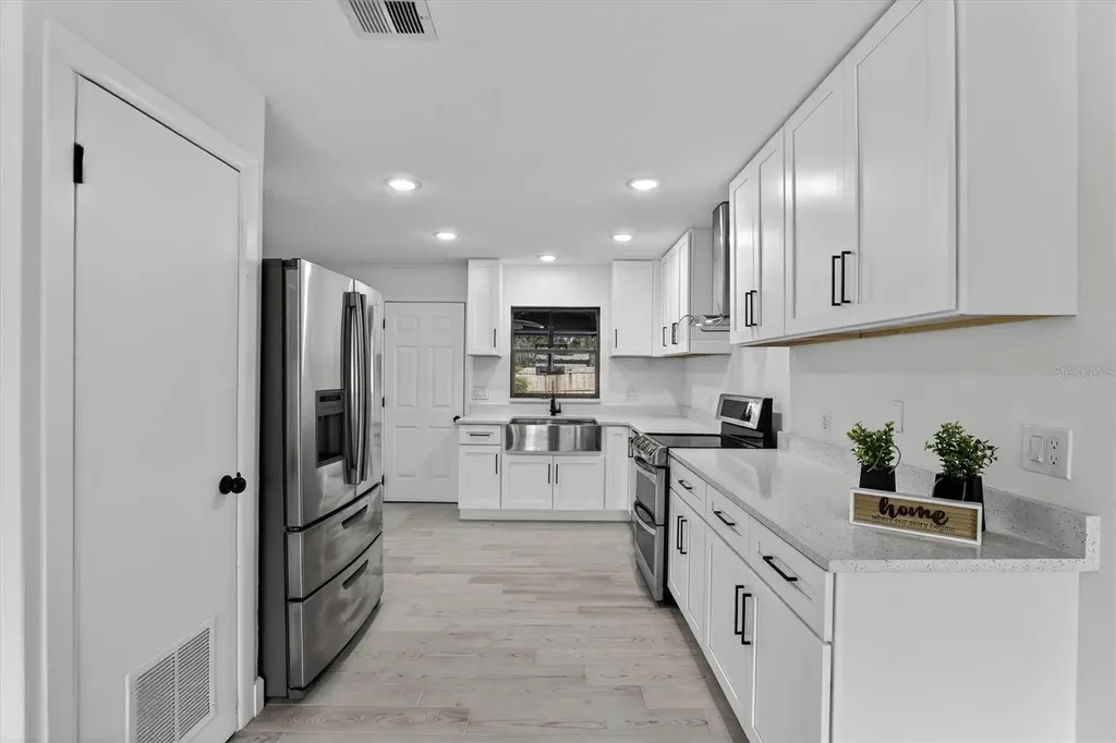 517 Hickorywood Avenue Altamonte Springs FL 32714