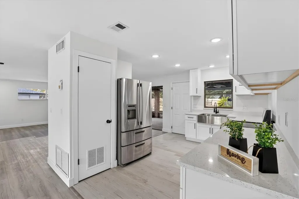 517 Hickorywood Avenue Altamonte Springs FL 32714