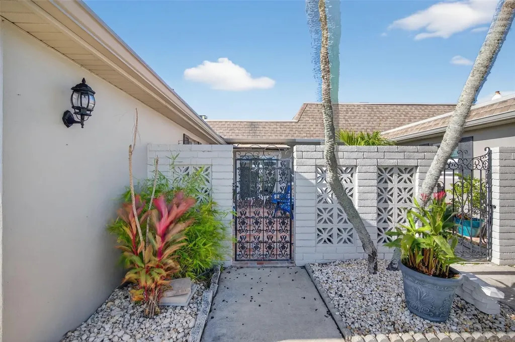427 Boca Ciega Point Boulevard N St Petersburg FL 33708