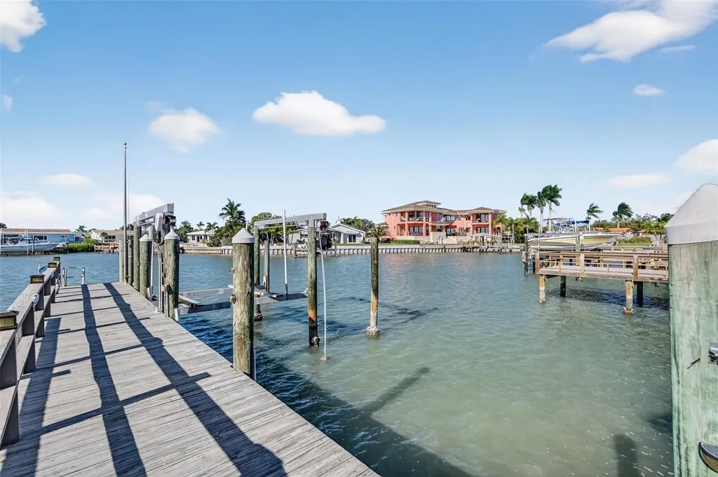 427 Boca Ciega Point Boulevard N St Petersburg FL 33708