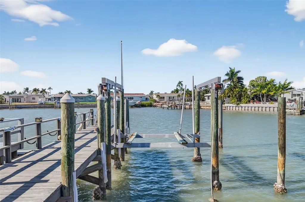 427 Boca Ciega Point Boulevard N St Petersburg FL 33708