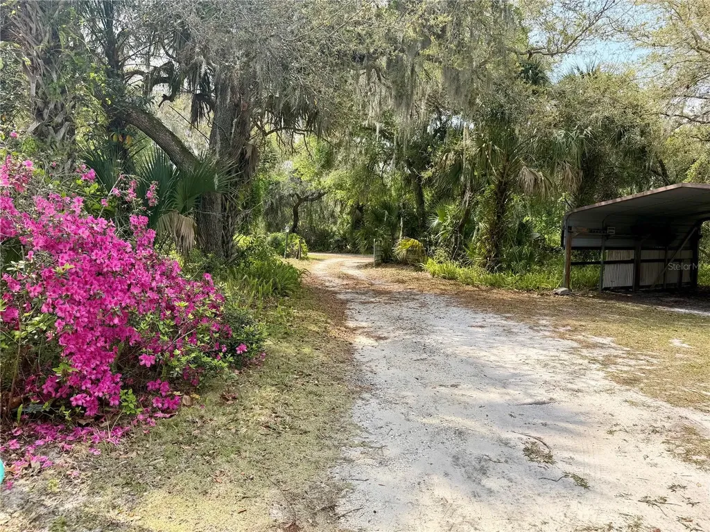 301 Shady Woods Road Geneva FL 32732