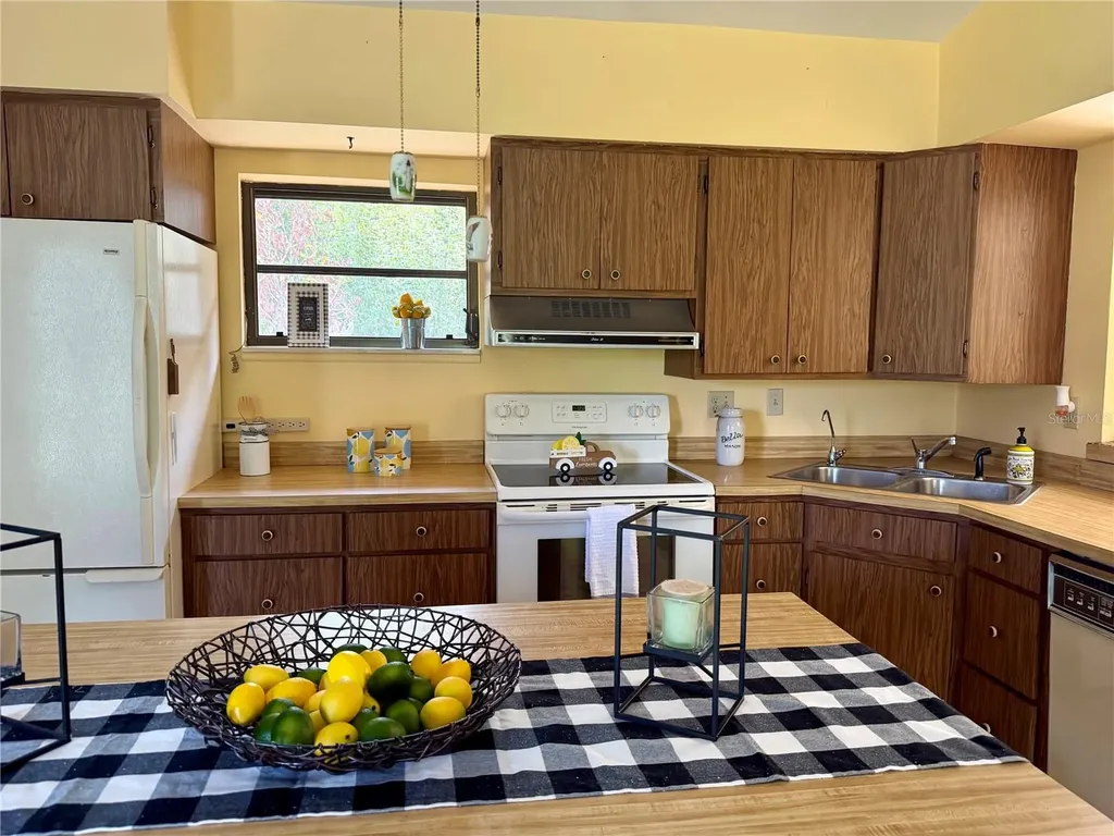 301 Shady Woods Road Geneva FL 32732