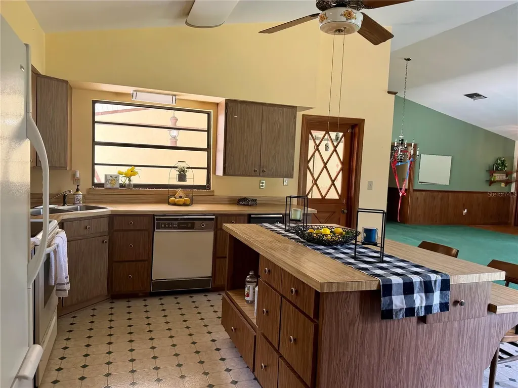 301 Shady Woods Road Geneva FL 32732