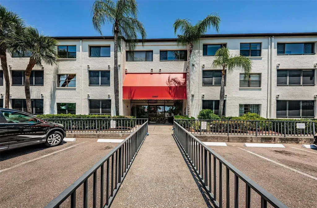 2587 Countryside Boulevard Clearwater FL 33761