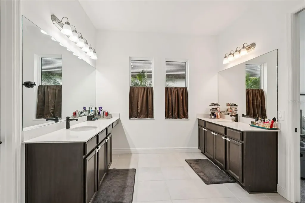 8294 Grande Shores Drive Sarasota FL 34240