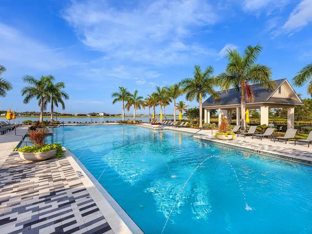 8294 Grande Shores Drive Sarasota FL 34240