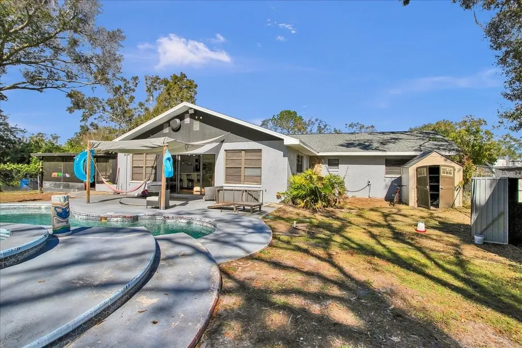 6124 Lynn Road Tampa FL 33625