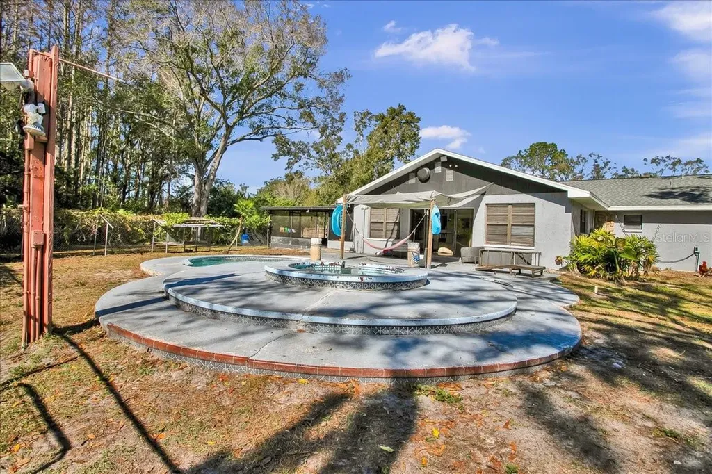 6124 Lynn Road Tampa FL 33625
