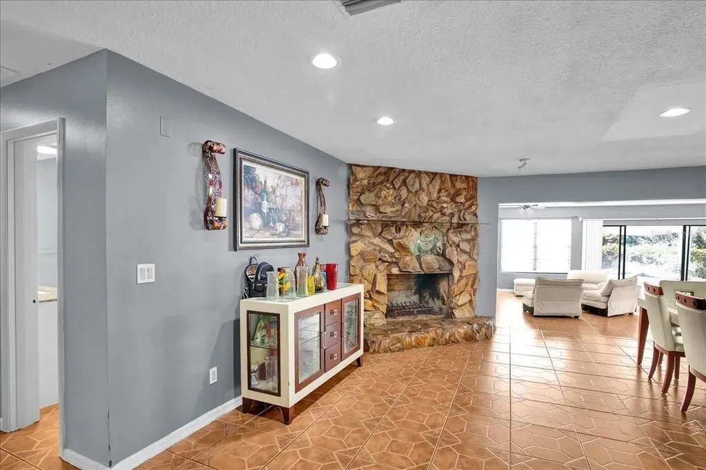 6124 Lynn Road Tampa FL 33625