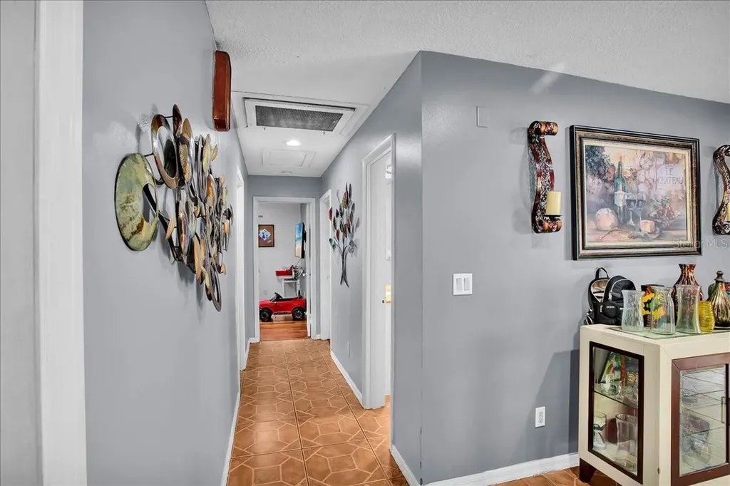 6124 Lynn Road Tampa FL 33625