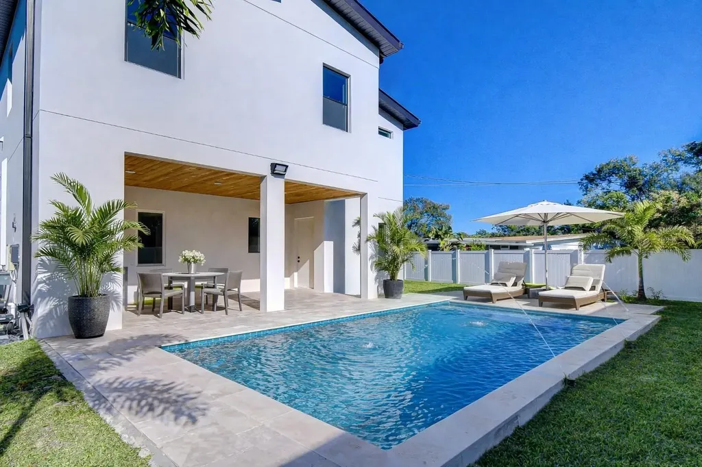1808 W Erna Drive Tampa FL 33603