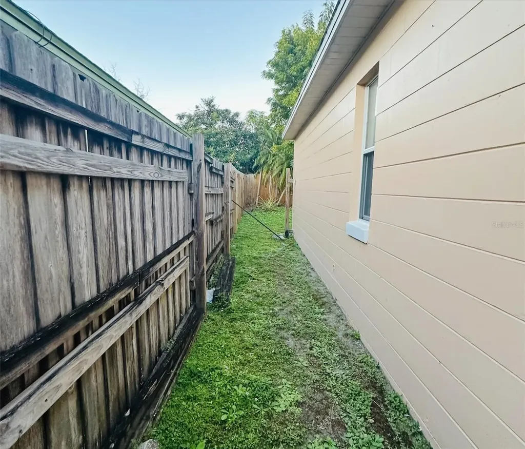 11117 Huxley Avenue Orlando FL 32837
