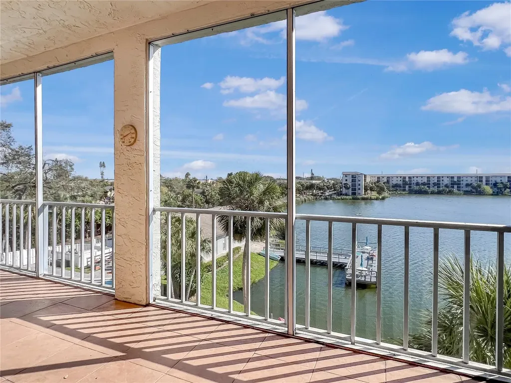 3424 Lake Bayshore Drive Bradenton FL 34205