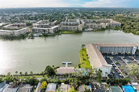 3424 Lake Bayshore Drive Bradenton FL 34205
