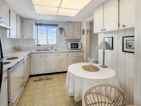 3424 Lake Bayshore Drive Bradenton FL 34205