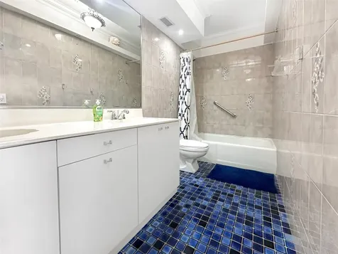 6165 Ave. Isla Verde Carolina PR 00979