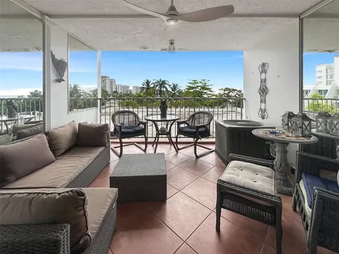 6165 Ave. Isla Verde Carolina PR 00979