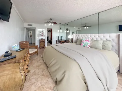 6165 Ave. Isla Verde Carolina PR 00979