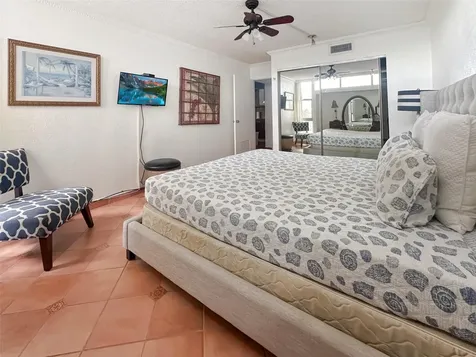 6165 Ave. Isla Verde Carolina PR 00979