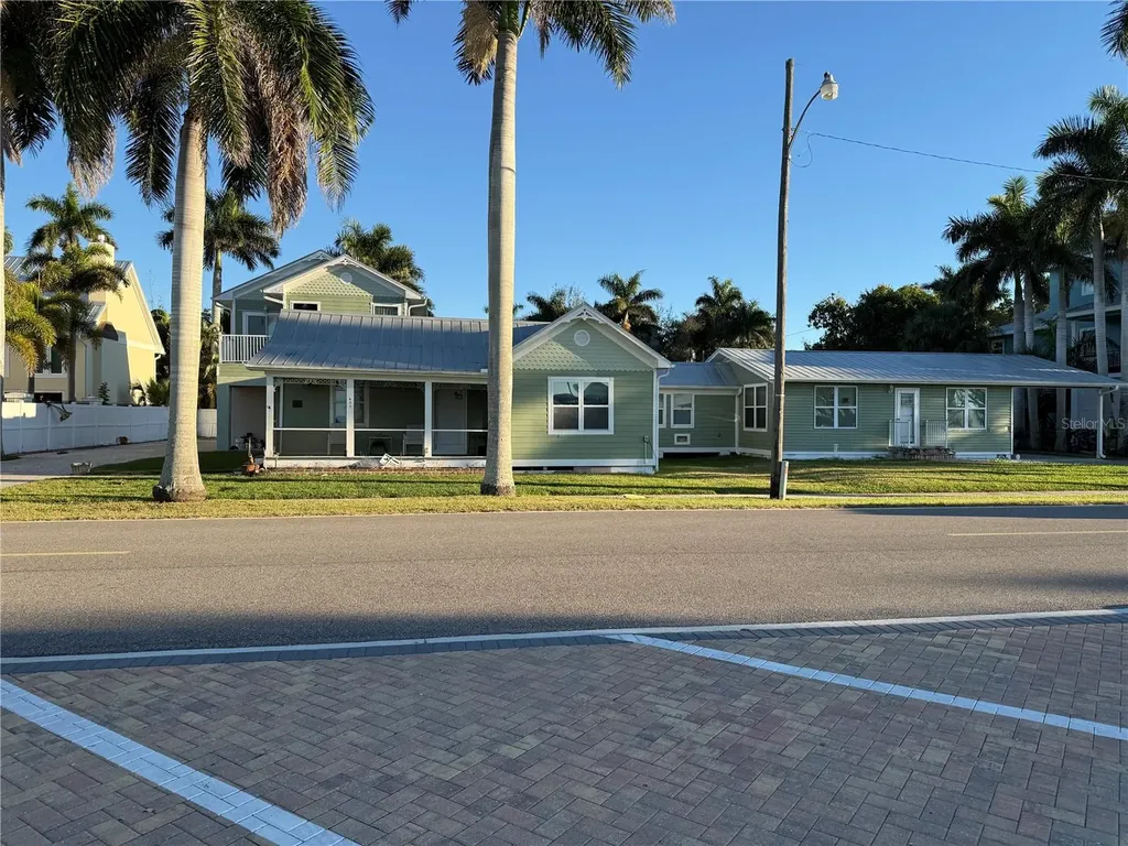 621 Or 625 W Retta Esplanade Punta Gorda FL 33950