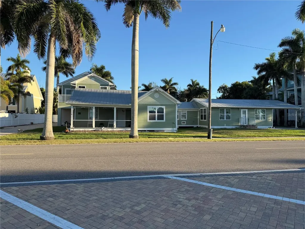 621 Or 625 W Retta Esplanade Punta Gorda FL 33950