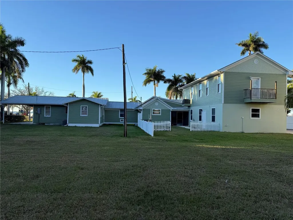 621 Or 625 W Retta Esplanade Punta Gorda FL 33950