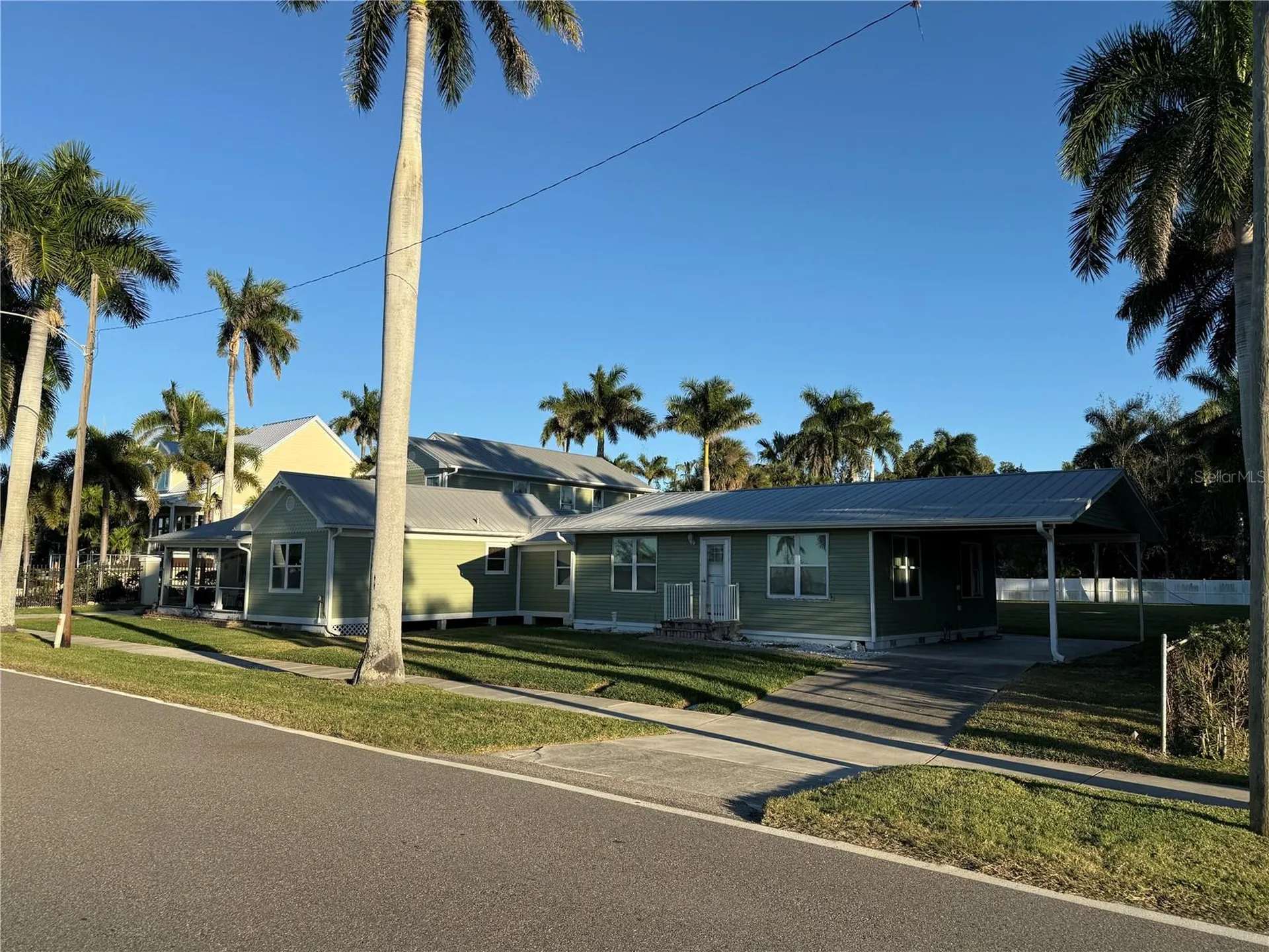 621 Or 625 W Retta Esplanade Punta Gorda FL 33950