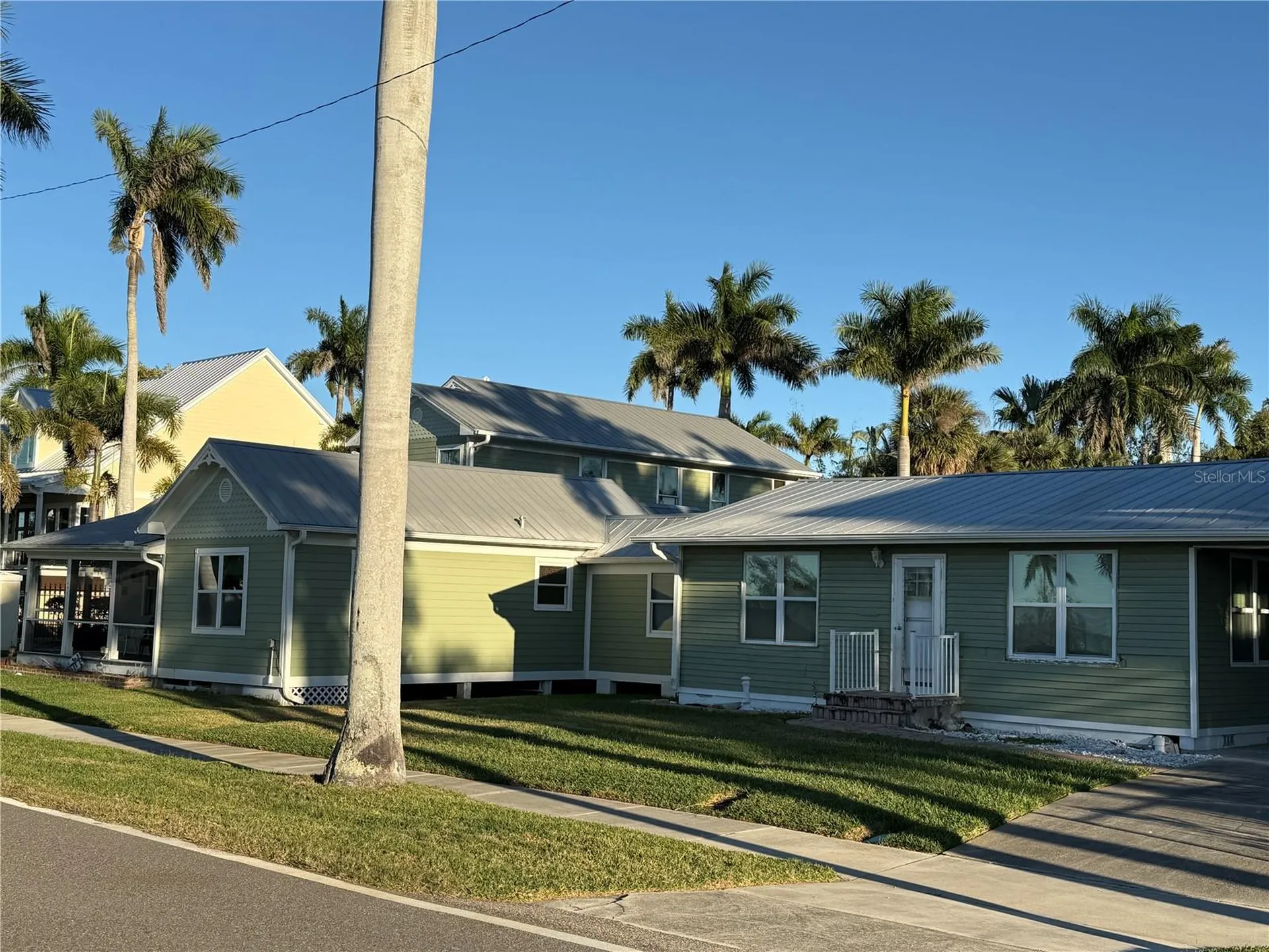 621 Or 625 W Retta Esplanade Punta Gorda FL 33950