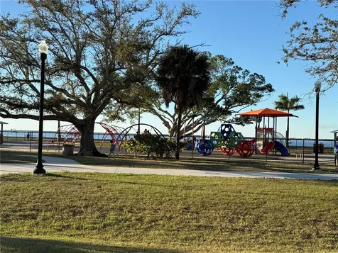 621 Or 625 W Retta Esplanade Punta Gorda FL 33950