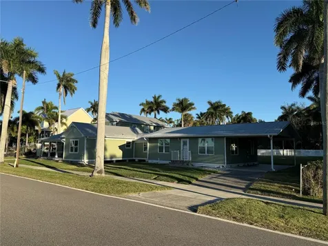 621 Or 625 W Retta Esplanade Punta Gorda FL 33950