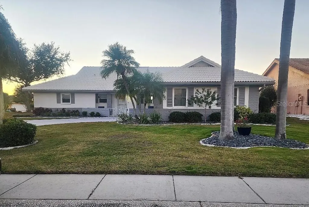 723 Elkhorn Road Sun City Center FL 33573