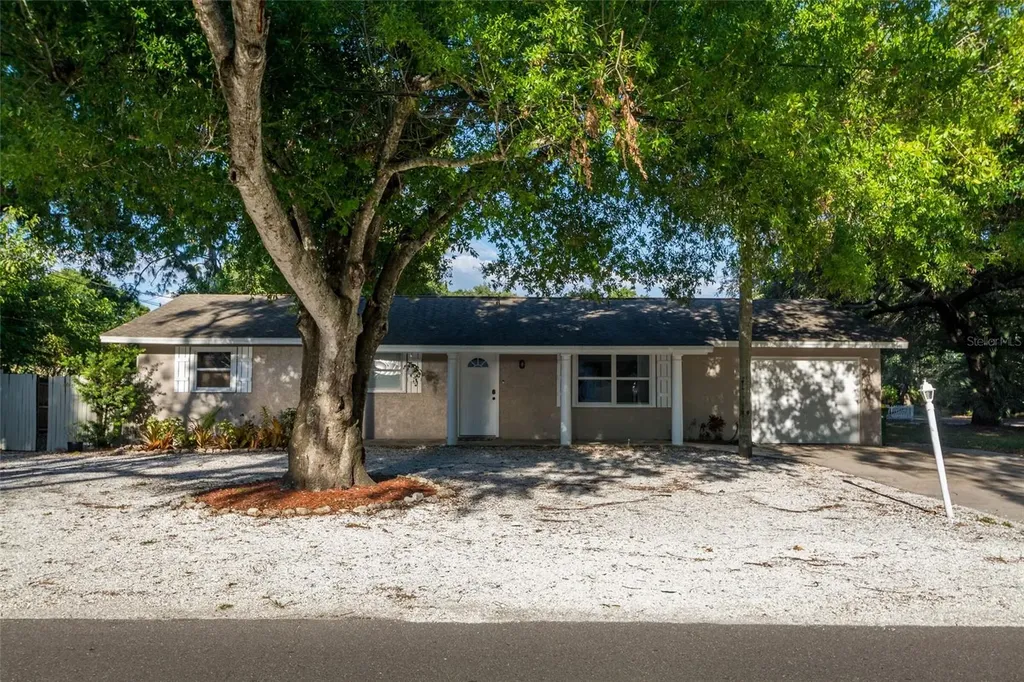 95 S Briggs Avenue Sarasota FL 34237