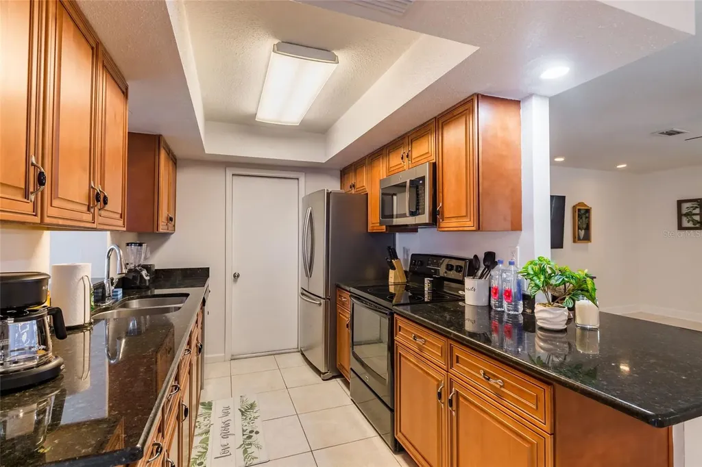 95 S Briggs Avenue Sarasota FL 34237