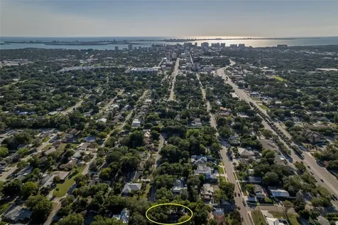 95 S Briggs Avenue Sarasota FL 34237