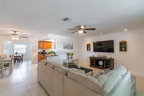 95 S Briggs Avenue Sarasota FL 34237